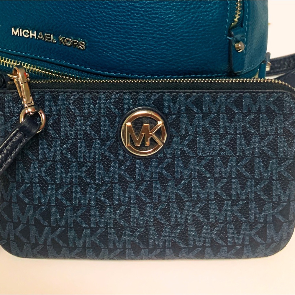 Michael Kors blue leather wristlet